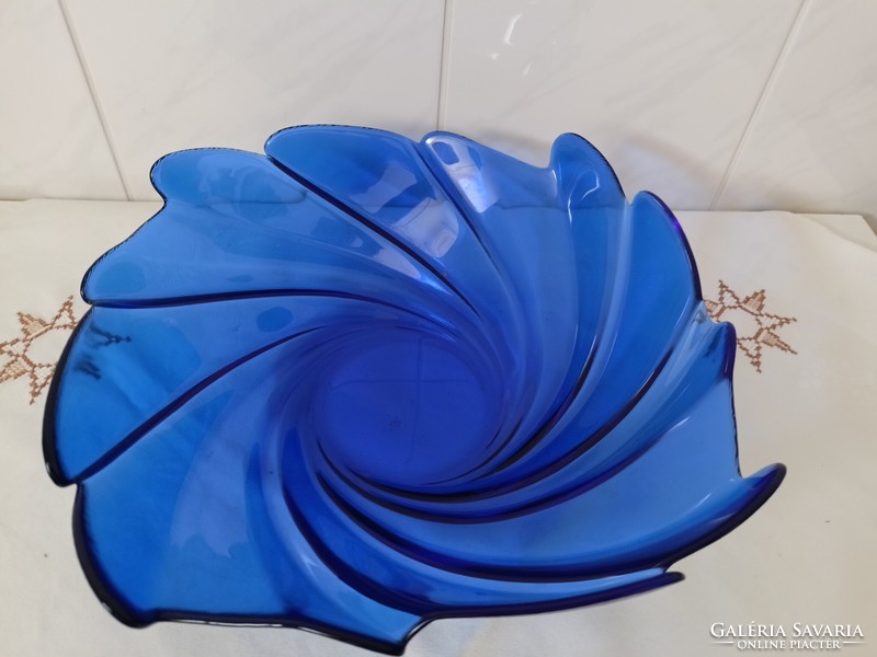 Blue glass bowl with jagged edges 2500 ft