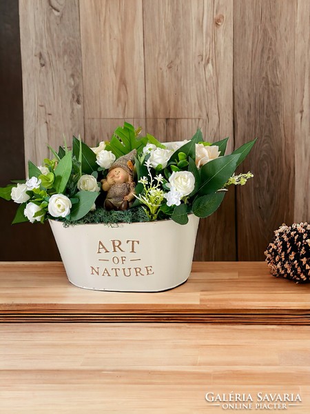 Puppet table decoration / flower basket