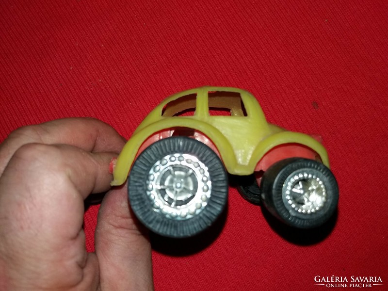 Retro trafikáru magyar kisipari MONSTER TRUCK -  VW bogár plasztik kis játékautó a képek szerint