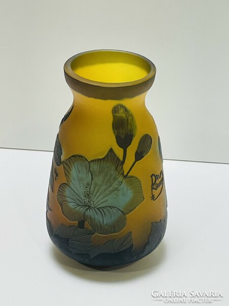 Beautiful tip daum nancy vase