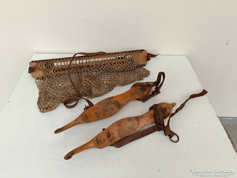 Antique wooden skates with carrying bag for sports equipment 8654