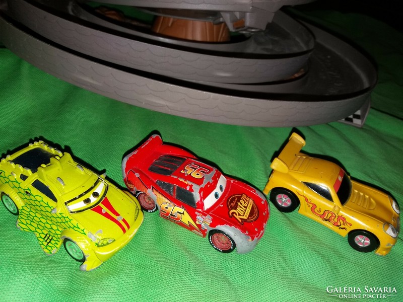 Quality Verdák Disney-Pixar toy highway set with 3 small cars as shown in the pictures