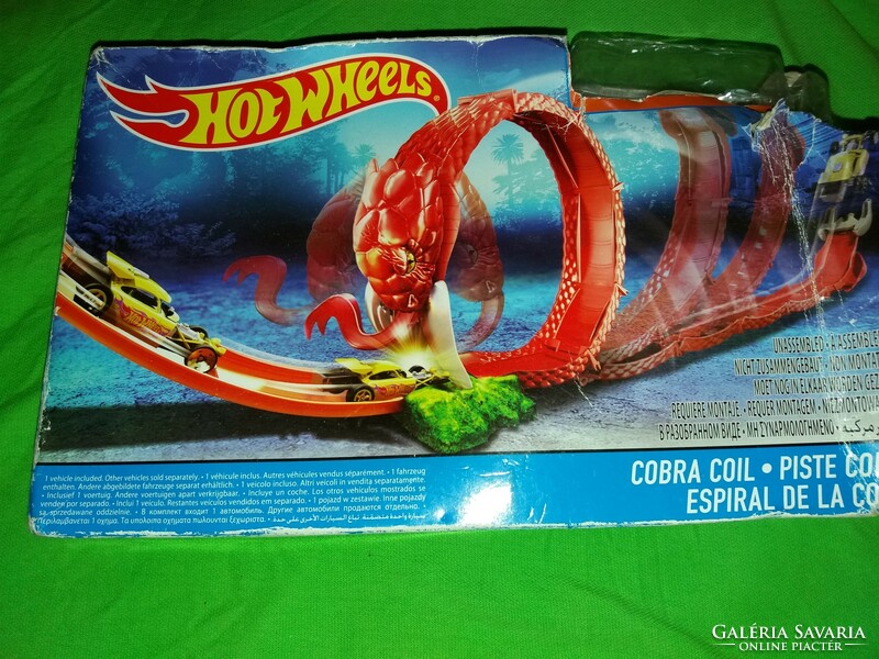 Retro hot wheels original mattel-matchbox highway with small car in box, good condition according to the pictures