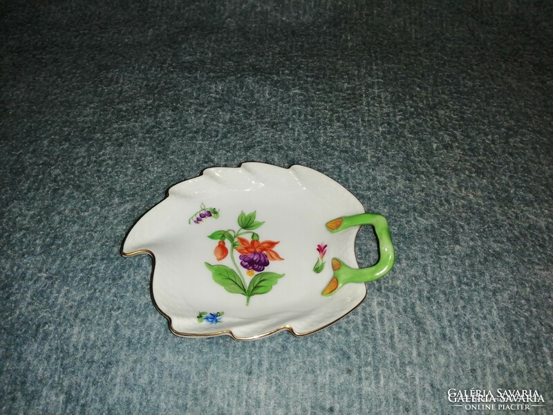 Herend porcelain leaf-shaped serving bowl (h)