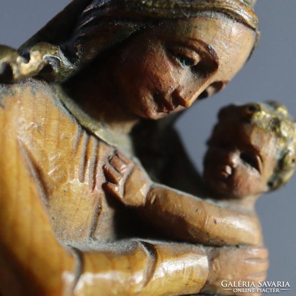 18-19. századi Faragott Fa Mária Jézussal és az Angyalokkal Szobor