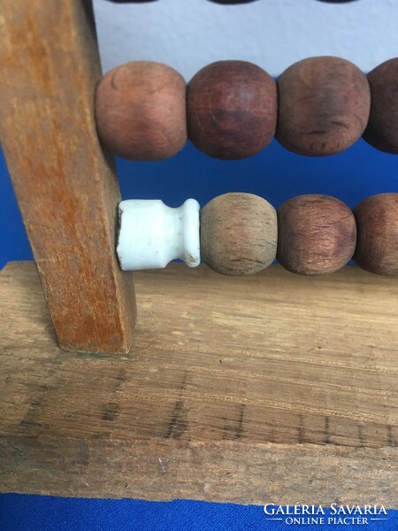 Régi fa abakusz (régi kornak megfelelő porcelán csigákkal pótolva a golyóhiány)