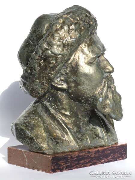 Bust of a Spectator (200202)