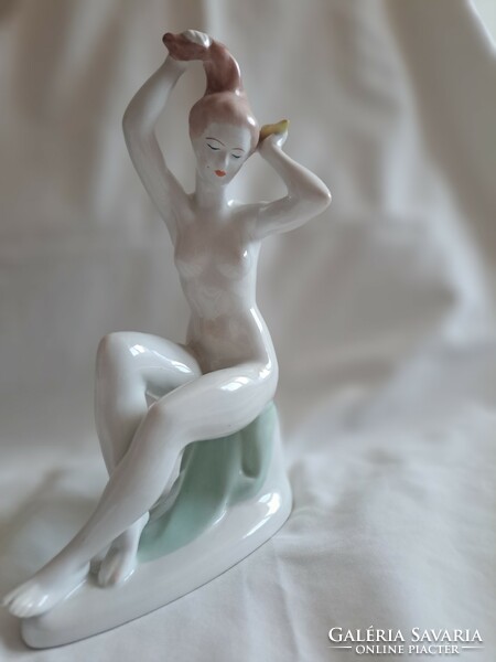 Porcelain - girl combing her hair