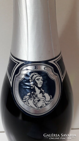 Unopened, approx. 20-year-old, 3-liter Madame dubarry champagne