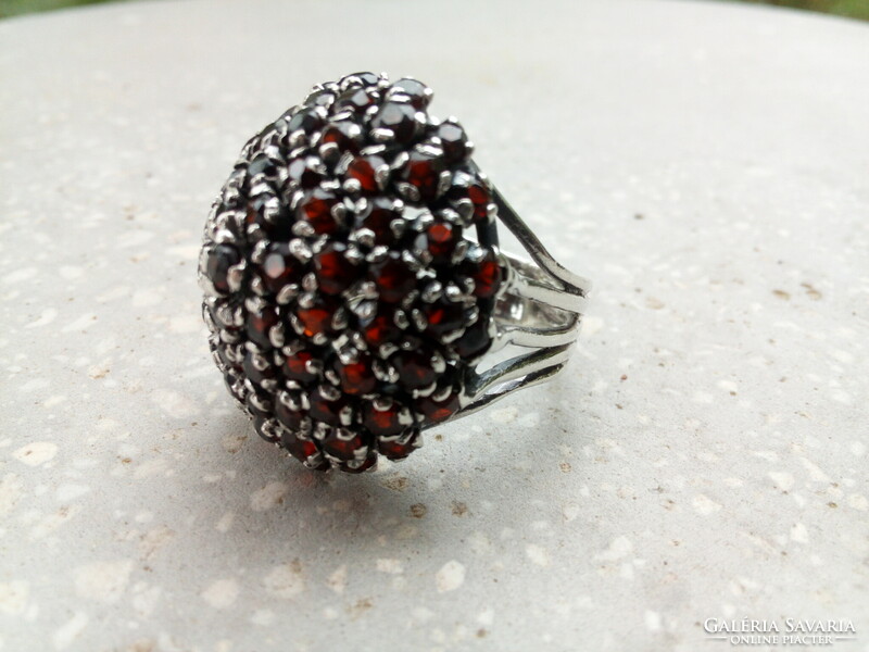 Silver ring with garnets (240331)