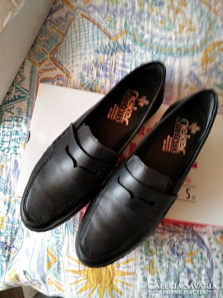Rieker márkájú, újszerű, csinos fekete bőrcipő, mokasszin, 41-es méret