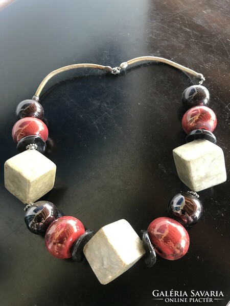 Decorative, large mesh beige-brown-red necklace made of cube and sphere elements, fashion jewelry (baked)