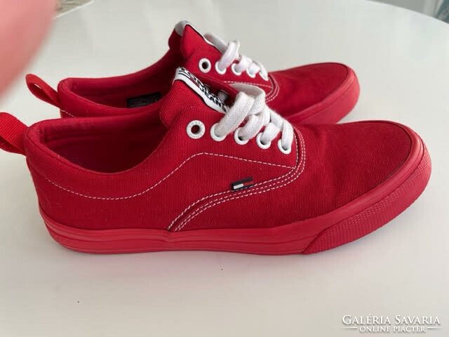 New red tommy hilfiger tennis shoes size 38
