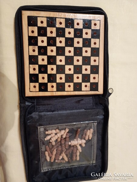 Mini utazó sakk eredeti tokban 12x12cm fa beszúrós