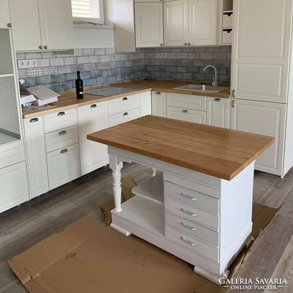 Kitchen counter / kitchen island