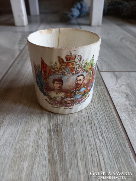 Antique British porcelain coronation cup (7.4x9.7x7.2 cm)