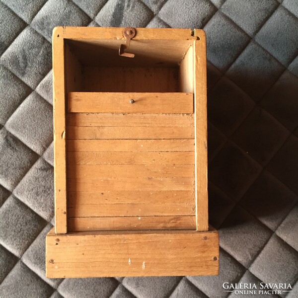 Nagyon aranyos, picike, mini régi,kisméretű, fából készült bútor makett, redőnyös írószertartó doboz