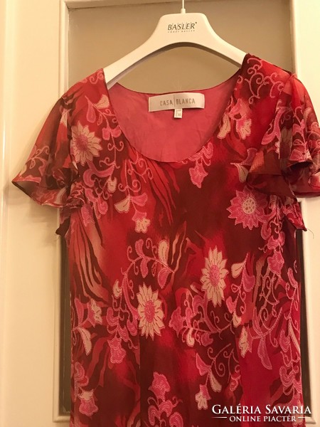 Rózsás mintás,rövid ujjú finom nyári ruha. CASA BLANCA márka 44-es méret Alul poénos megoldással.