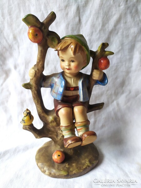 Antik Hummel figura fiú az almafán 142. 16 cm