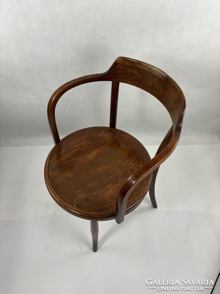 Pair of thonet mundus chairs with armrests