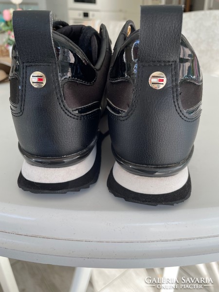 New black leather tommy hilfiger shoes size 38