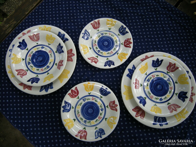 A set of English plates for two with a tulip pattern in a spring atmosphere