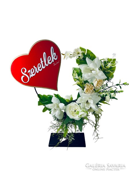 Scarlet table decoration