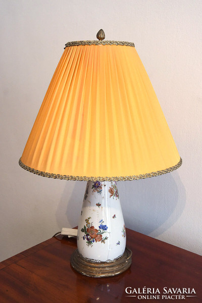 Porcelain table lamp with a floral pattern on a gilded wooden base, with a yellow shade, xx. First half of No