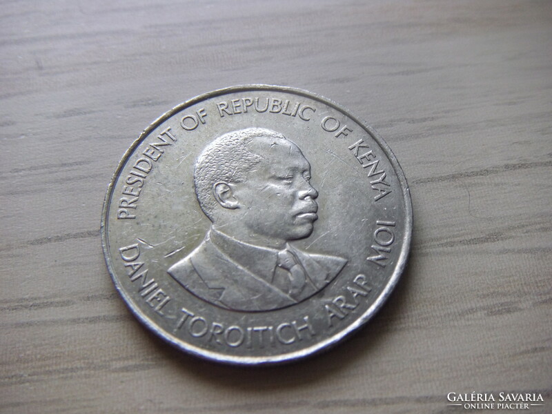 1    Shilling       1980     Kenya
