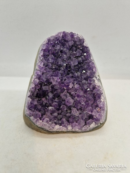 Amethyst mineral drusen