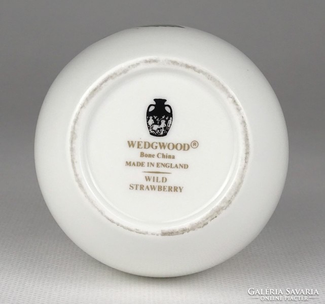 1Q938 Jelzett Wedgwood fehér porcelán váza 13.5 cm