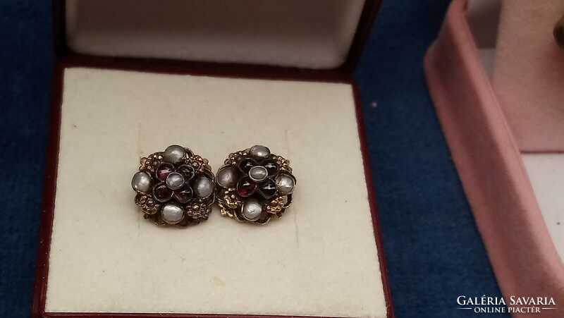 Antique gold-plated silver earrings decorated with pearls with garnets