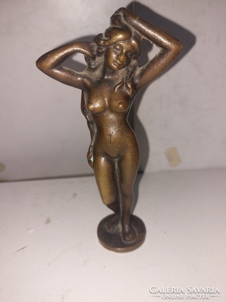 Bronze female act