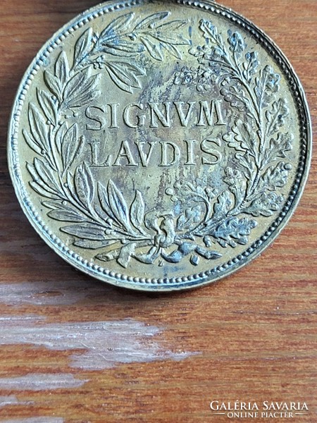 Very rare, flawless signum laudis with 