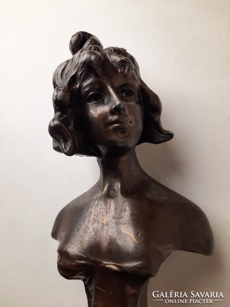 Art Nouveau spialter female bust, statue on a marble base