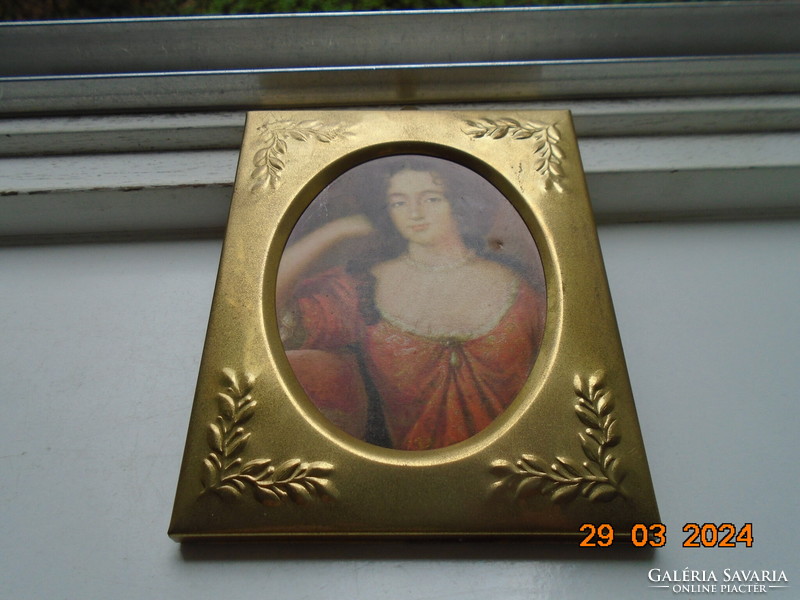 Aranyozott dombormintás réz ráma antik Velencei arisztokrata hölgy portréjával
