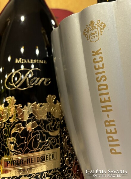 Jamie Hayon szürke-arany limitált kiadású dedikált pezsgőhűtője a Piper-Heidsieck Champagne számára