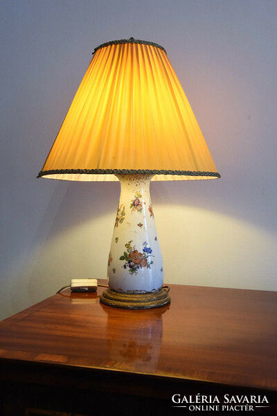 Porcelain table lamp with a floral pattern on a gilded wooden base, with a yellow shade, xx. First half of No