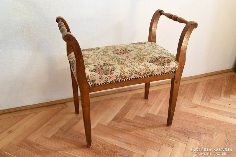 Combing chair, Hungarian, 1920-40.