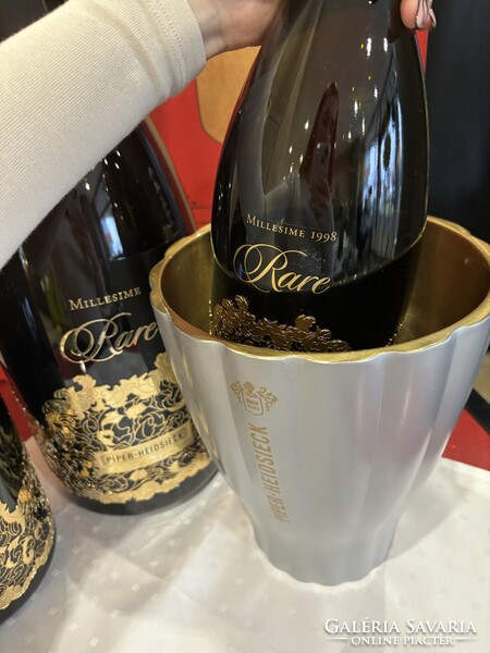 Jamie Hayon szürke-arany limitált kiadású dedikált pezsgőhűtője a Piper-Heidsieck Champagne számára