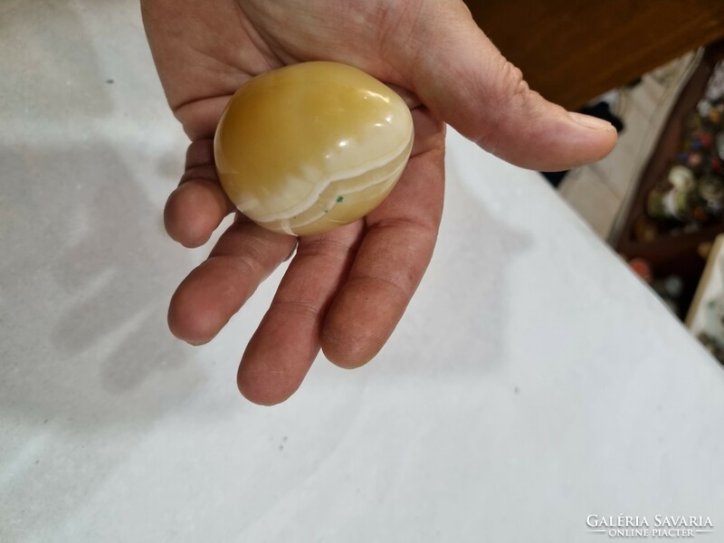 Alabaster egg