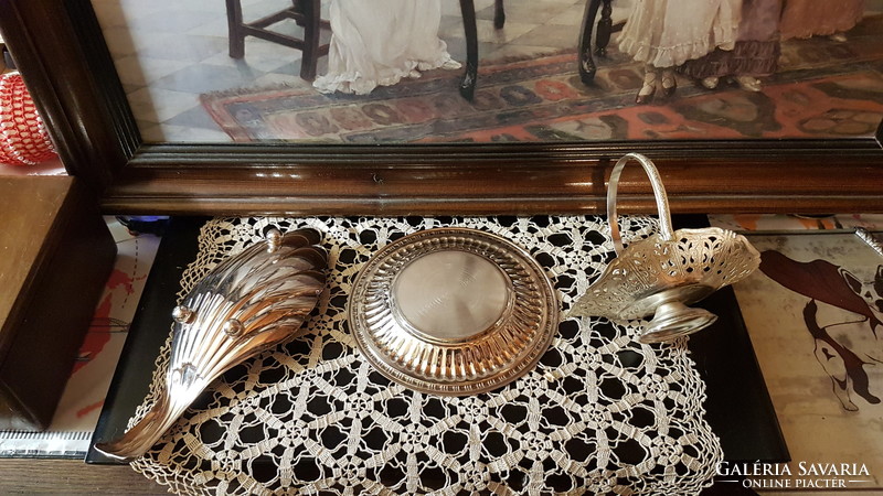 Marked, unmarked, silver-plated miniature offering bowls, in good condition, showy products