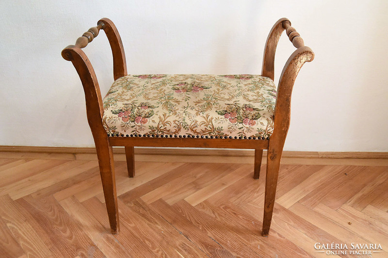 Combing chair, Hungarian, 1920-40.