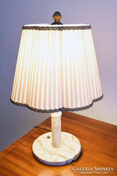 A table lamp with a marble base, with a white silk shade, a copper cone with tongs, xx. First half of No