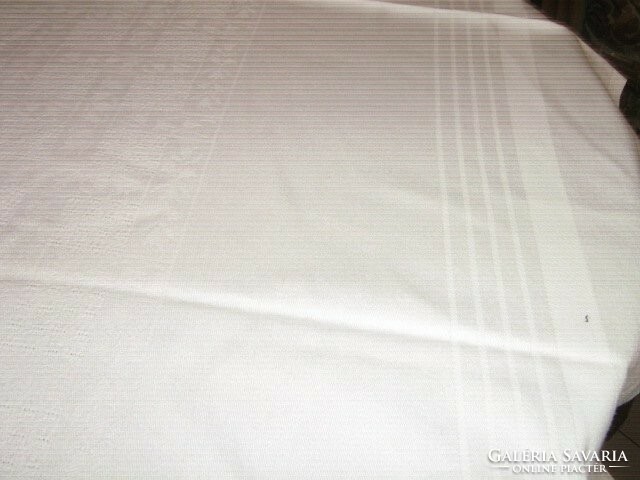 Beautiful tulip pattern white woven damask tablecloth