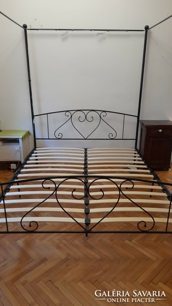 Canopy bed frame with bed frame