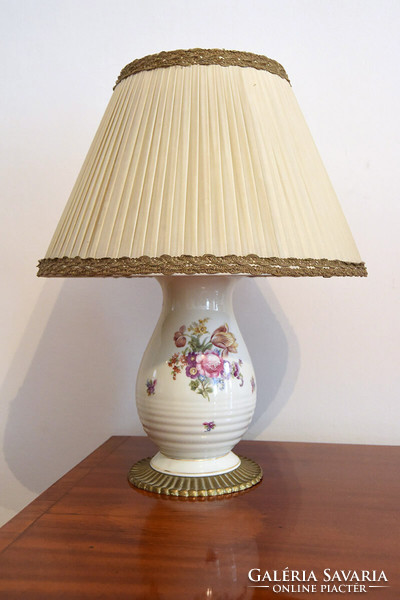Table lamp with Viennese rose porcelain base, mounted in brass, with white shade, xx. First half of No