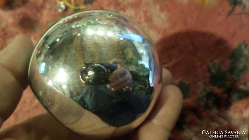 Retro glass Christmas tree decoration in basically good condition. Larger reflex ball, about 7 cm.