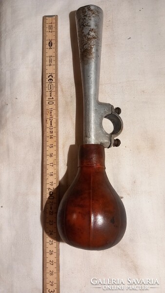 Veteran pipe, danuvia horn (bagpipe)