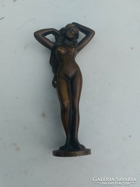 Bronze female act